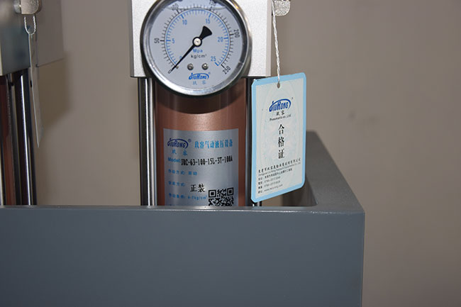 半弓型双缸气液增压机产品细节图1
